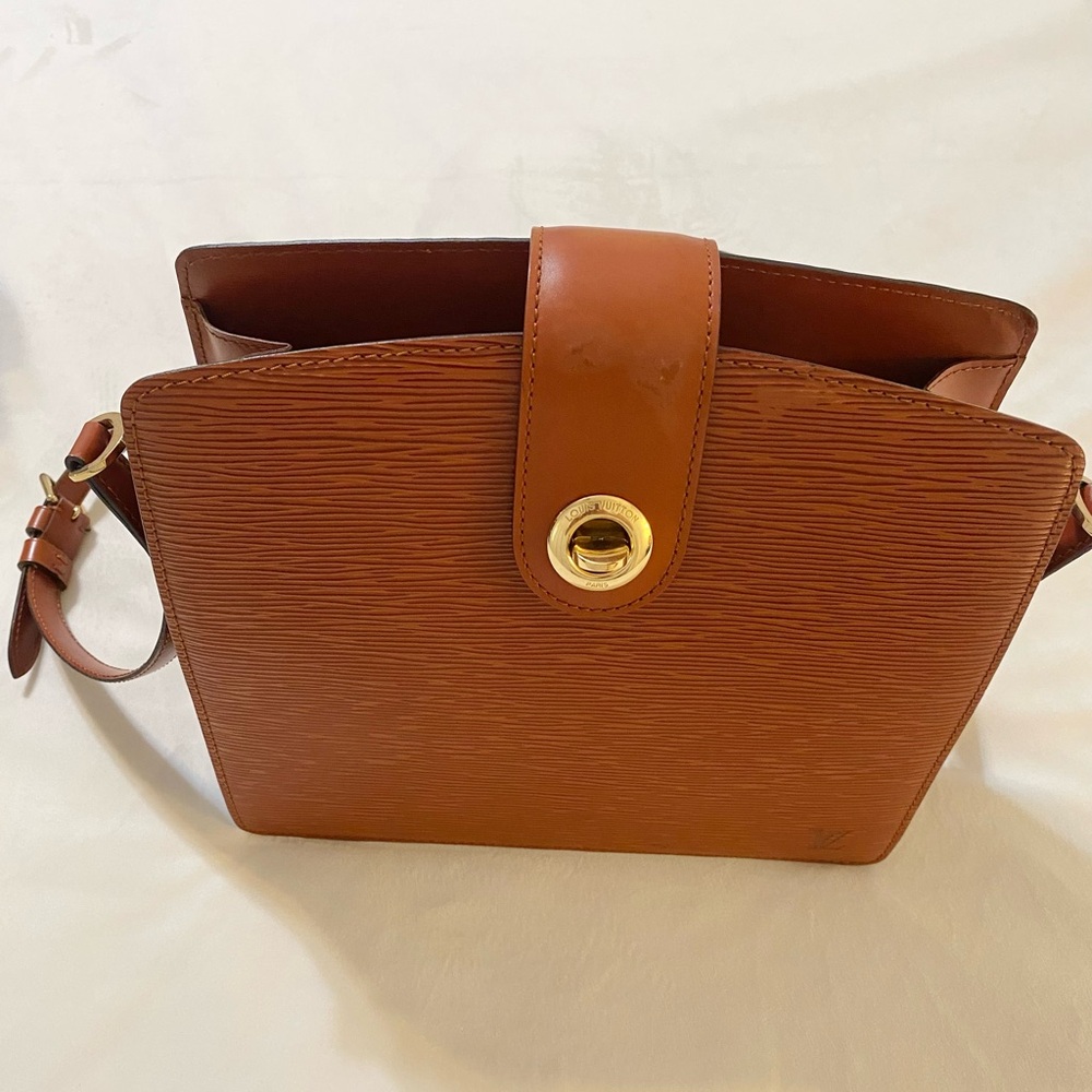 ✅💯Authentic Louis Vuitton Epi Capucine elegant Brown Leather Shoulder Bag